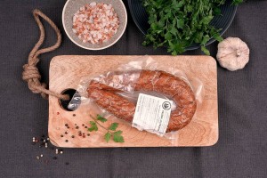 Kiełbasa jałowcowa z dziczyzny (1szt =~470g)