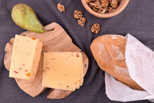 serabio-ser-z-suszonymi-pomidorami-i-czosnkiem.jpg