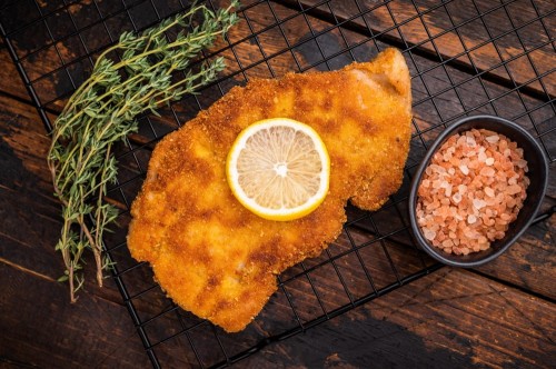 Gotowy kotlet schabowy – panierowany, domowy obiad