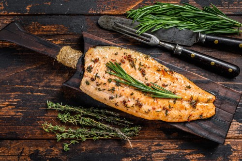 Filet z pstrąga wędzony na ciepło z przyprawami Chomfish