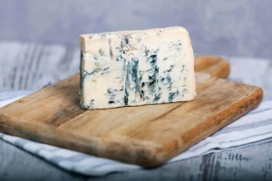 Ser krowi Gorgonzola DOP piccante (opakowienia vacuum ~125g)