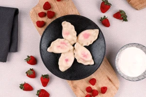 Pierogi z truskawkami ~500g (12 pierogów)