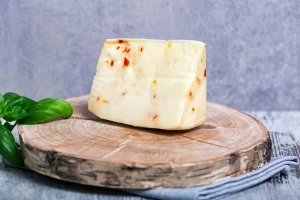 Ser owczy Pecorino Primosale z papryką Peperoncino ~200g