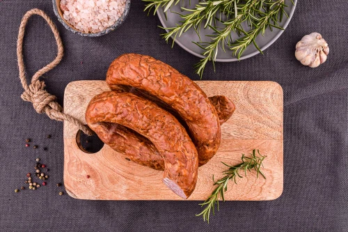 kiełbasa-nożem-krojona.jpg