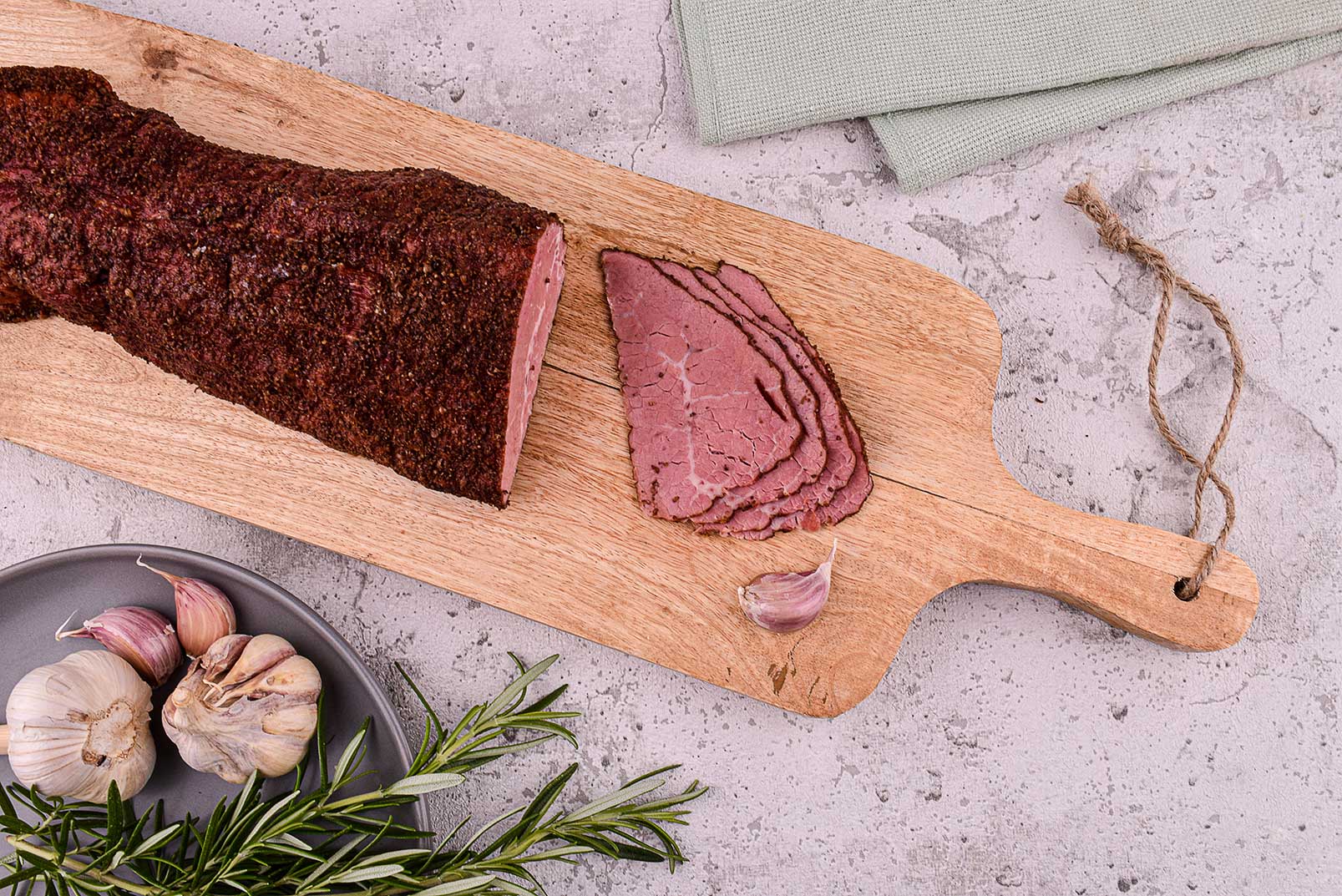 Pastrami wołowe naturalne z ligawy — w plastrach
