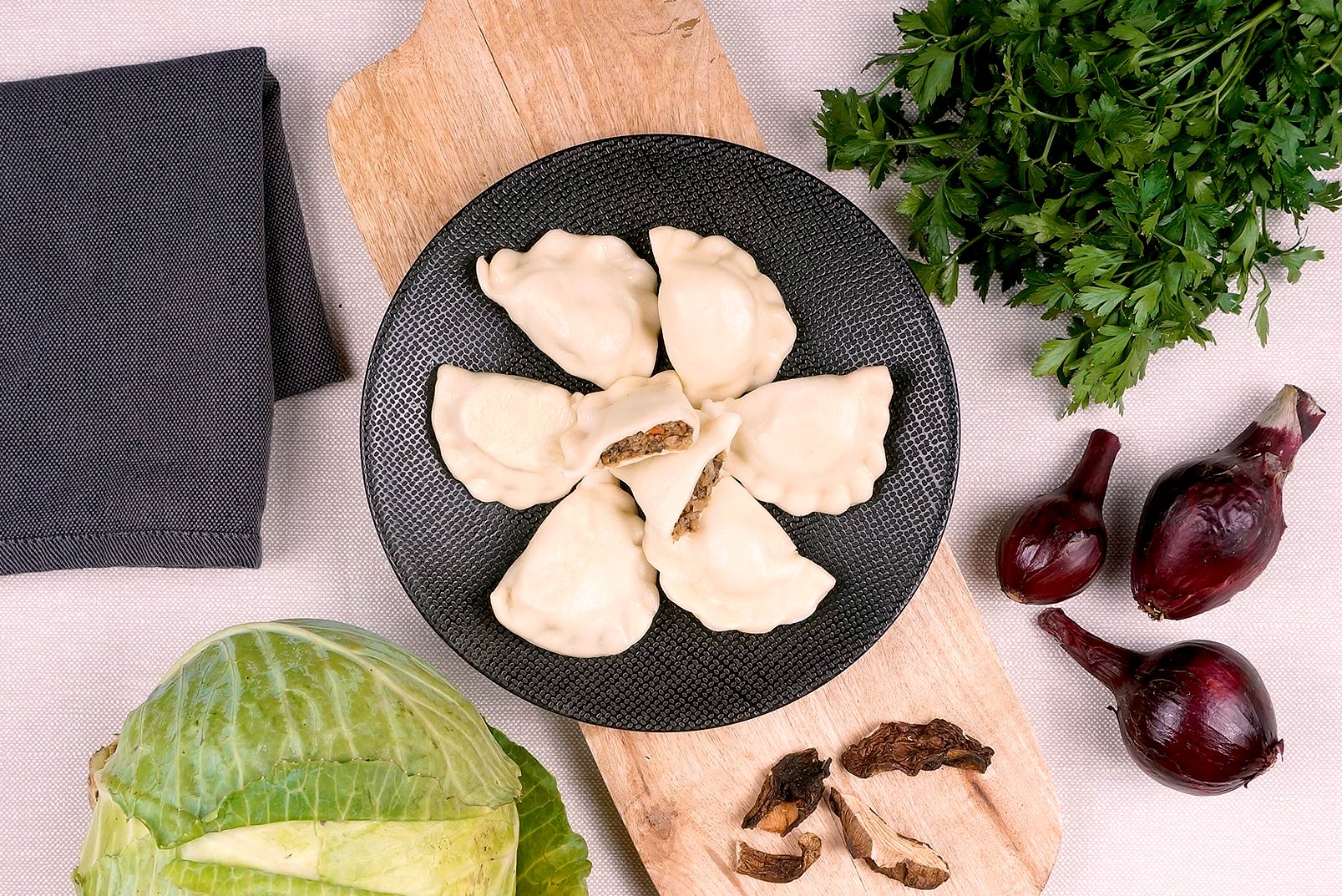 Pierogi z kapustą i grzybami — ręcznie lepione, 500 g