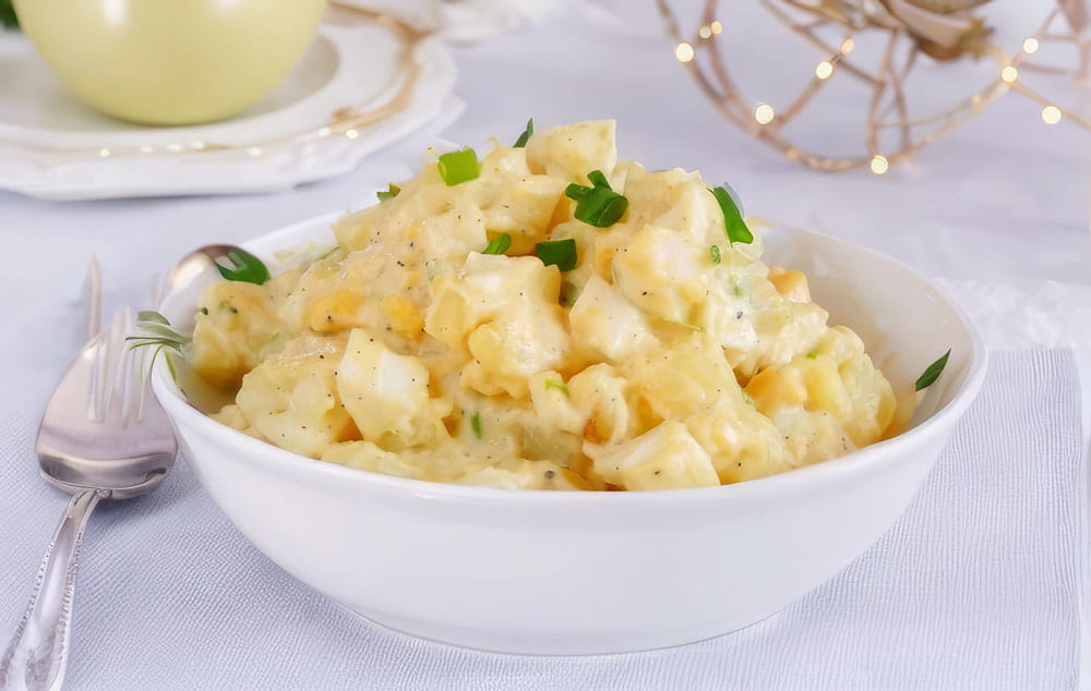 Sałatka żydowska ok. 500 g — ziemniaki, jajka i cebula