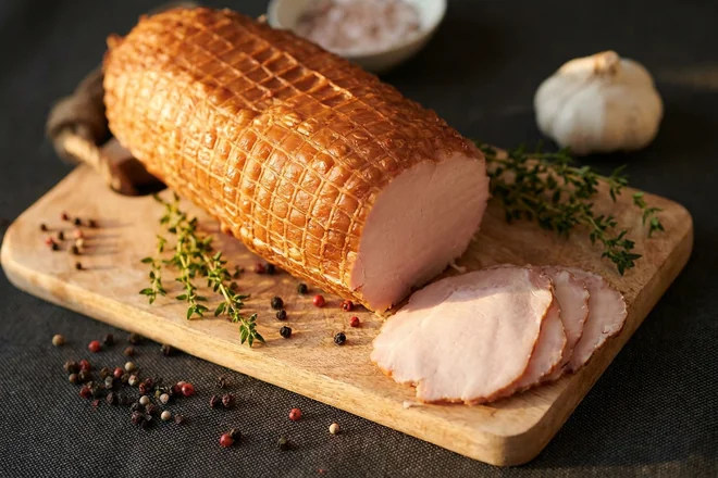 Polędwice tradycyjne wieprzowe — delikatesowa, swojska, wiejska, w ziołach z polskich masarni