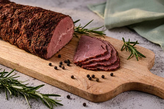 Wędliny wołowe rzemieślnicze — pastrami polski, szynka wołowa, wołoszynka BIO