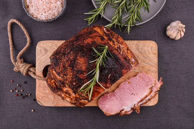 Pieczone wędliny wieprzowe — karczek, schab, szynka pieczona, pieczeń z polskich masarni